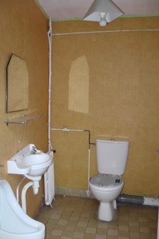 Toilettes maison de bourg
